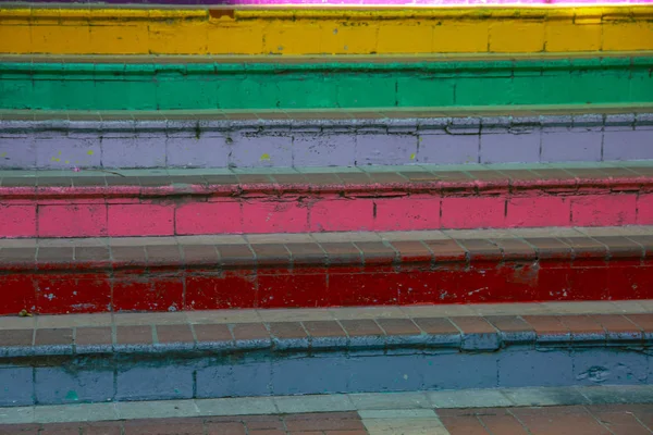 Gökkuşağı renkli kentsel merdiven Balat, İstanbul