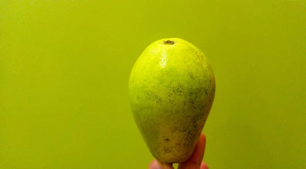 Hand Holding Green Pear Fruit Green Background — Stock Photo, Image