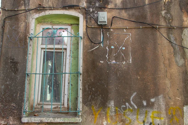 Bakstenen Muur Kleurrijk Venster Straat Van Balat Istanbul — Stockfoto