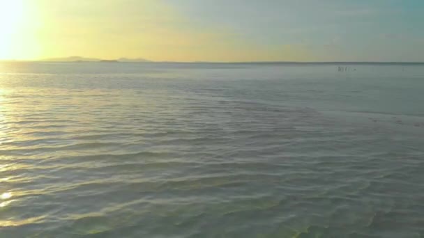 Atardecer Aéreo Desde Isla Onok Paraíso Tropical Con Palmeras Agua — Vídeos de Stock