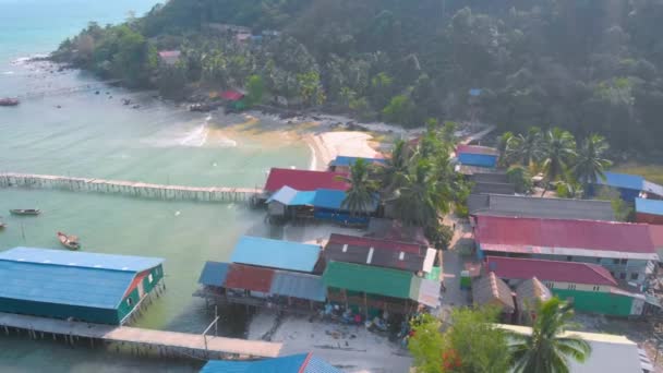 Luchtfoto van sok San Beach op het eiland Koh Rong in Cambodja — Stockvideo