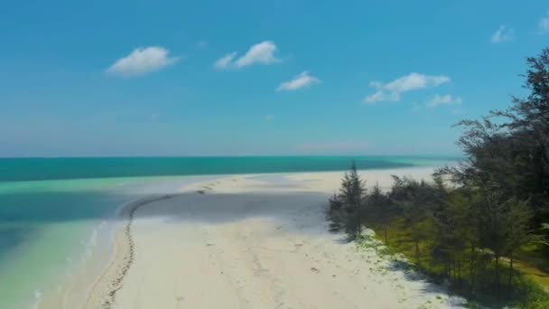 バラバク島、パラワン、フィリピンのブスク島のプンタセバリングの空中風景 — ストック動画