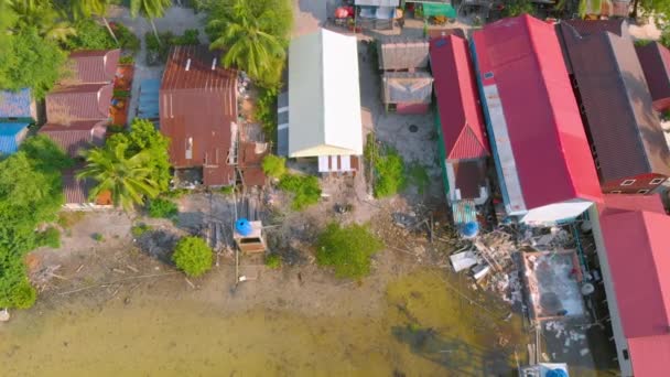Vista Aérea Khmer Tradicional Pequenos Barcos Aldeia Pescadores Praia Sok — Vídeo de Stock