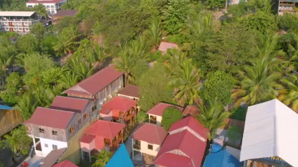 Luftaufnahme Von Koh Touch Dorf Mit Bunten Häusern Weißen Strand — Stockvideo