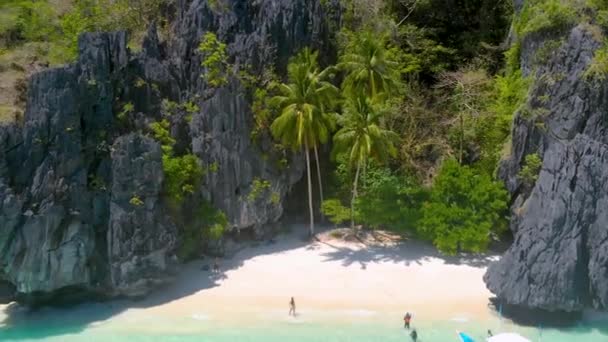 Nido Island Luftaufnahmen Vom Geheimen Strand Mit Palmen Und Touristenboot — Stockvideo