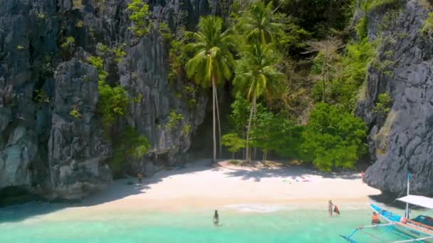 Flygbilder från hemliga stranden i El Nido — Stockvideo