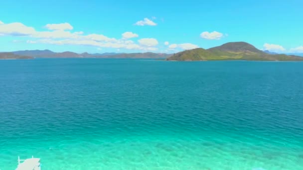 Drone Cinematográfico Vista Sobre Ilha Tropical Pass Barcos Corais Coron — Vídeo de Stock