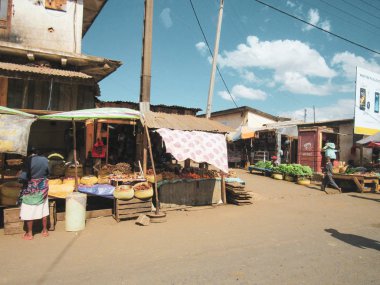 Madagaskar 'da renkli Afrika binaları olan nişanlı şehir merkezi.