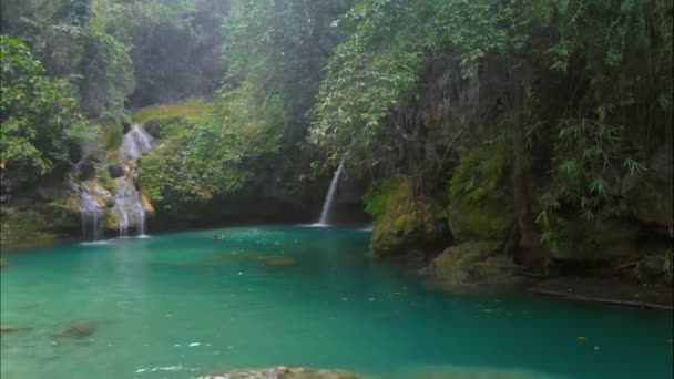 Widok Lotu Ptaka Ukrytych Wodospadów Nad Wodospadem Kawasan Wyspie Cebu — Wideo stockowe