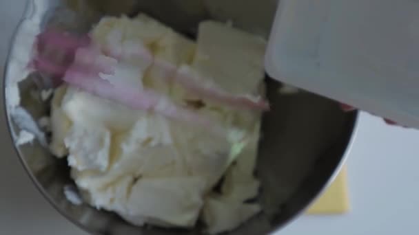 Mulher Fazer Bolo Queijo Saboroso Preparação Cheesecake Queimado Basco Passo — Vídeo de Stock