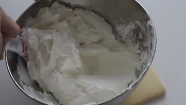 Mujer Haciendo Sabroso Pastel Queso Preparación Tarta Queso Quemada Vasca — Vídeos de Stock