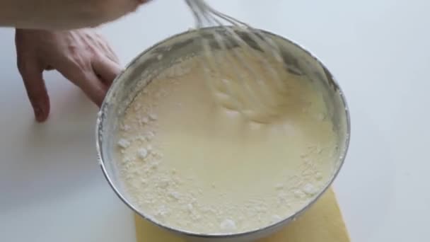 Mulher Casa Campo Mistura Bolo Queijo Saboroso Preparação Cheesecake Queimado — Vídeo de Stock