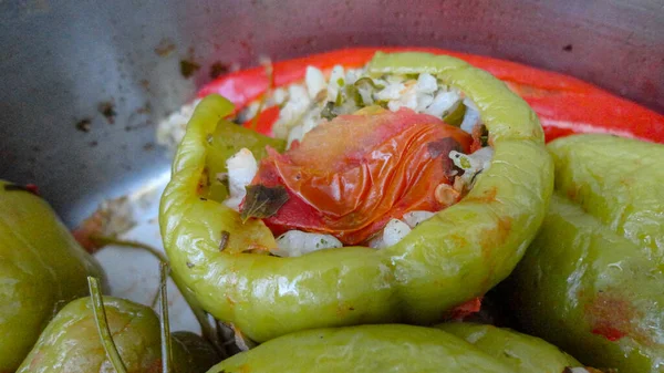 Közelkép Hagyományos Török Konyha Töltött Paprika Biber Dolmasi Egy Fém — Stock Fotó