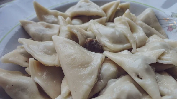 Traditionelle Türkische Küche Ravioli Manti Manlama Serviert Mit Joghurt Und — Stockfoto