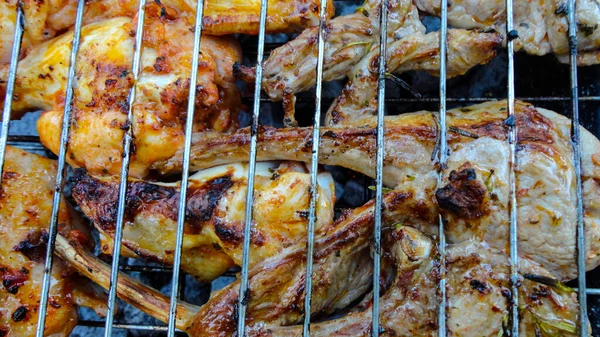 Wołowina Gotowana Grillu Węglowym Grill Metalowym Grillu Gorących Węglach — Zdjęcie stockowe