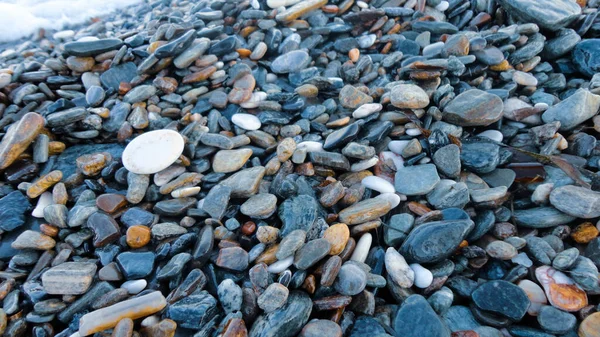 Steenstrand Een Zonnige Dag Achtergrond Van Verschillende Steentjes Van Bovenaf — Stockfoto