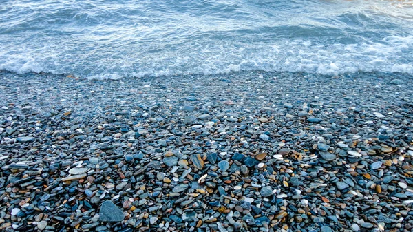 Stony Παραλία Μια Ηλιόλουστη Μέρα Ιστορικό Από Διαφορετικά Βότσαλα Από — Φωτογραφία Αρχείου