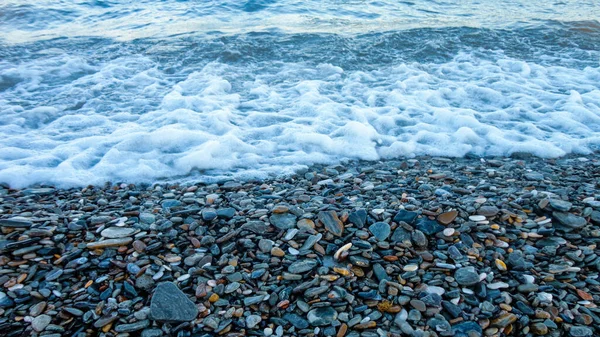 Stony Παραλία Μια Ηλιόλουστη Μέρα Ιστορικό Από Διαφορετικά Βότσαλα Από — Φωτογραφία Αρχείου