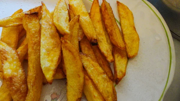 Gul Hemlagad Pommes Frites Den Vita Tallriken — Stockfoto