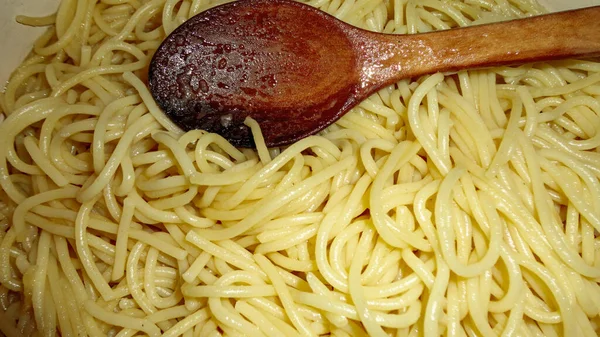 Tazón Grande Con Pasta Recién Cocida Cuchara Madera —  Fotos de Stock