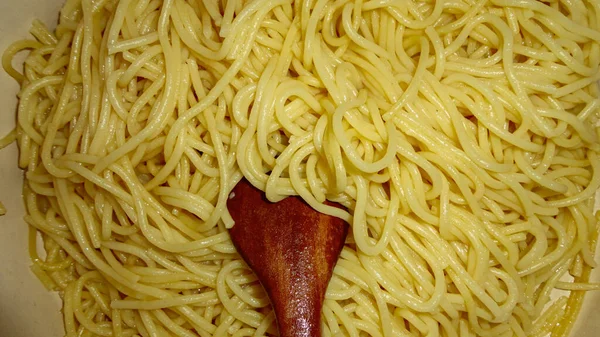 Tazón Grande Con Pasta Recién Cocida Cuchara Madera —  Fotos de Stock