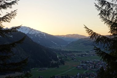 Sunset Alpleri, vadi, bahar, çerçeveli