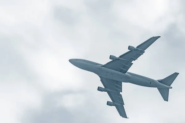 Big Passenger Plane Blue Sky — Stock Photo, Image