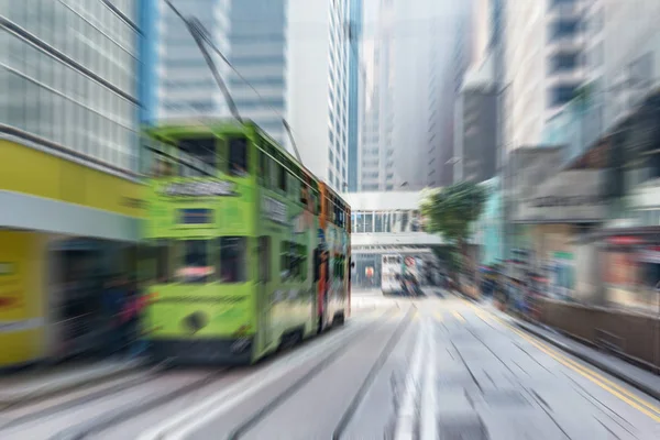 흐린된 이미지는 트램의 거리에 — 스톡 사진