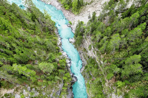 Küçük Dağ Nehir Orman Havadan Görünümü — Stok fotoğraf