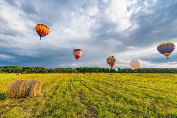 Večerní Let Horkovzdušné Balóny — Stock fotografie