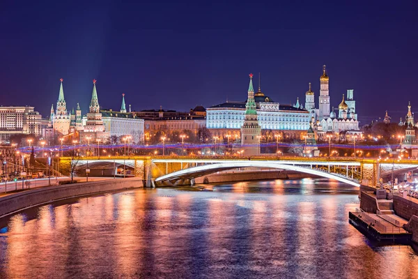 Podzimní Pohled Církví Moskevského Kremlu Řekou Moskva Večerních Hodinách Rusko — Stock fotografie