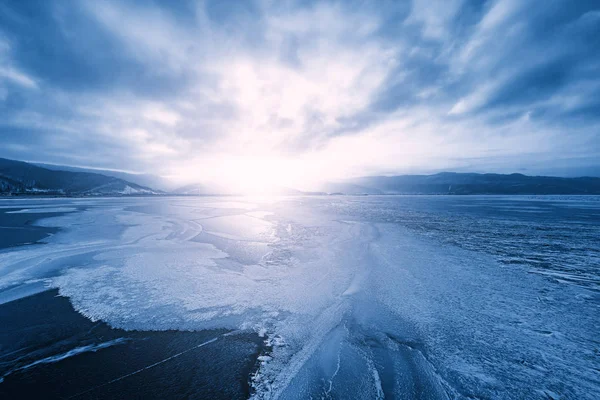 Superfície Congelada Lago Baikal Pôr Sol Rússia — Fotografia de Stock