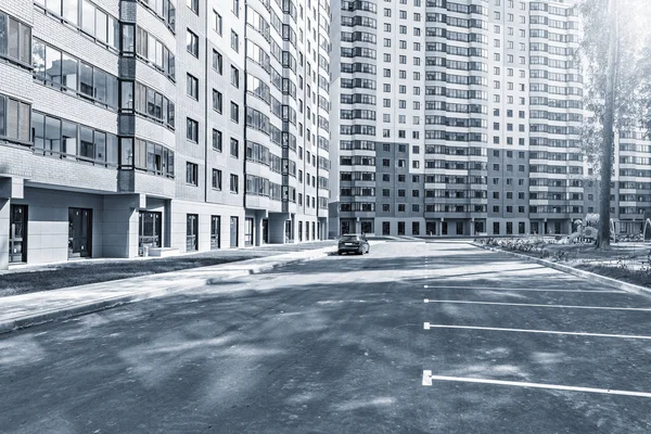 Parking Vide Près Des Nouveaux Immeubles — Photo