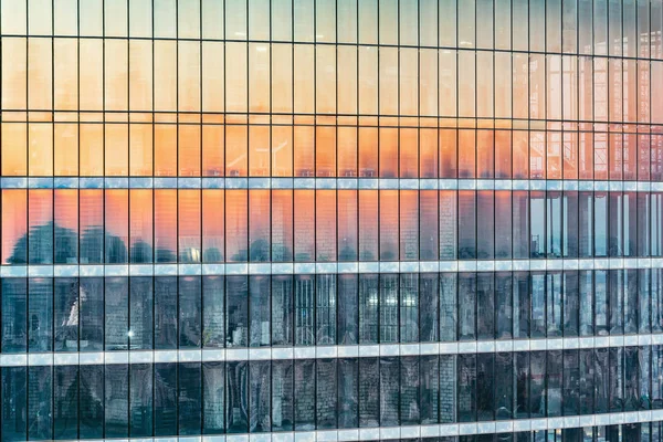 Buitenkant Van Het Nieuwe Kantoorgebouw Zonsondergang Tijd — Stockfoto