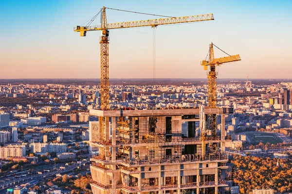 Moscou Rússia Outubro 2018 Guindastes Acima Canteiro Obras Arranha Céus — Fotografia de Stock