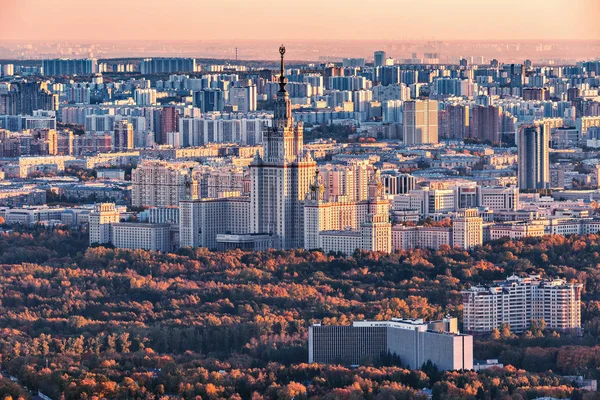 Moskau Russland Oktober 2018 Lomonosov Moskauer Staatsuniversität Bei Herbstsonnenuntergang Wurde — Stockfoto