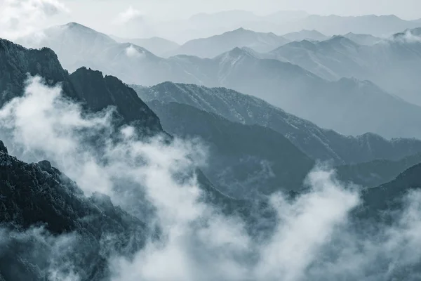 Chmury Nad Szczytami Górskimi Parku Narodowego Huangshan Chiny — Zdjęcie stockowe