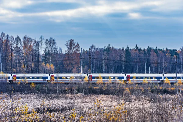 Сучасні Високошвидкісні Потяги Станцію Восени Вранці — стокове фото