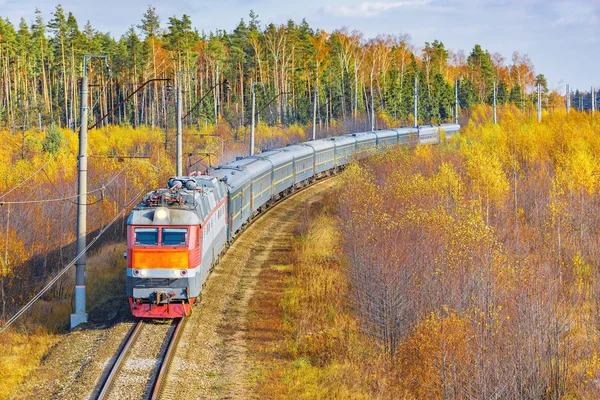 Sonbahar Sabahı Zaman Moskova Yaklaşımlara Istasyonuna Pekin Tren Yolcu — Stok fotoğraf