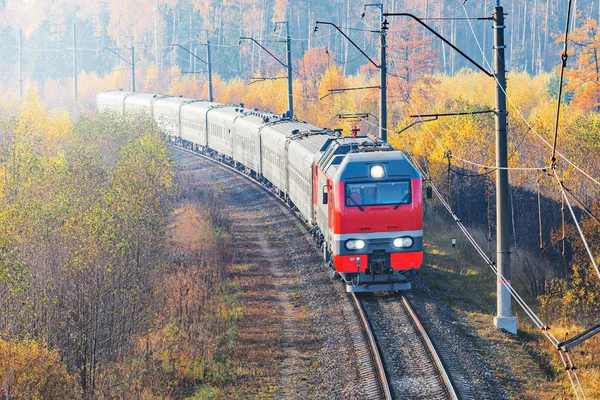 Passenger Train Approaches Station Autumn Morning Time — Stock Photo, Image