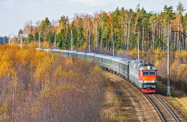 Pociągów Pasażerskich Pekinu Moskwy Podejść Stacji Czasie Jesieni — Zdjęcie stockowe
