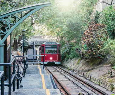 Retro tramvay Victoria Peak için taşır. Hong Kong..