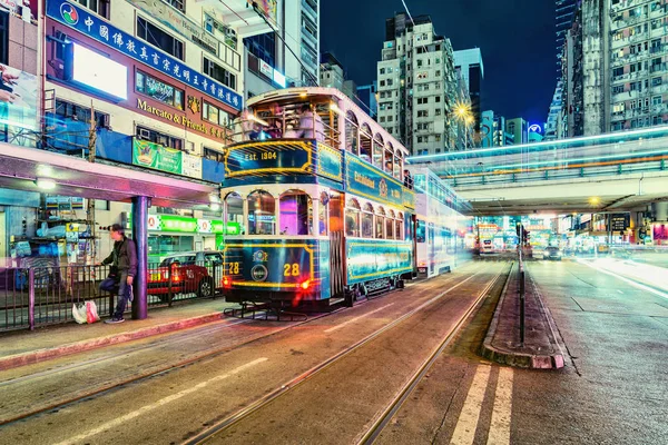 Центральный Округ Гонконга Декабря 2016 Года Ретро Трамвай Люди Вечерней — стоковое фото