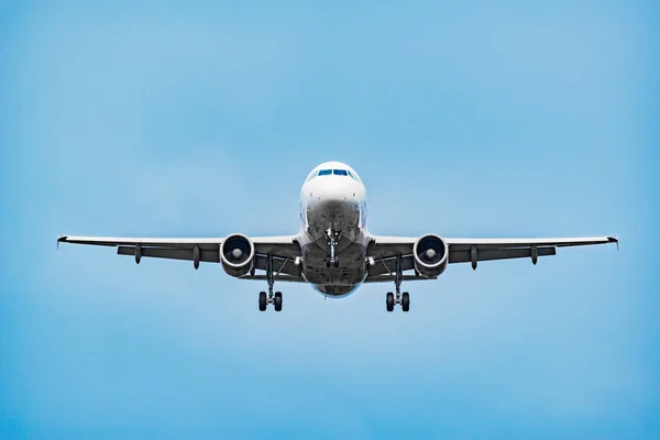 Landung Des Passagierflugzeugs Regen — Stockfoto