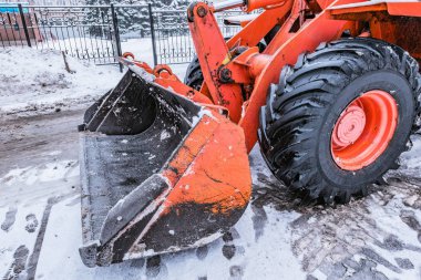 Çalışma kar kış zaman sokakta temizleyici.