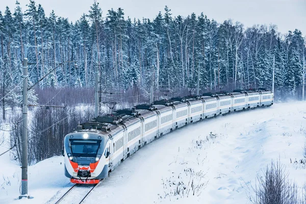 Moderna Snabbtåg Närmar Sig Till Stationen Vintermorgon Tid — Stockfoto