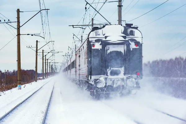 Comboio Passageiros Move Durante Dia Inverno — Fotografia de Stock