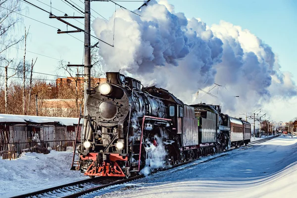 Parní Vlak Blíží Studené Zimní Ráno Čas — Stock fotografie