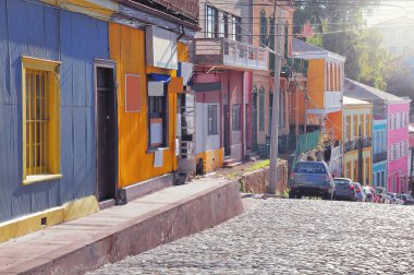 Şehrin tarihi merkezinde sokak görünümü.