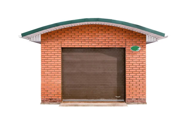 Fasada z prywatnego garażu na białym tle. — Zdjęcie stockowe